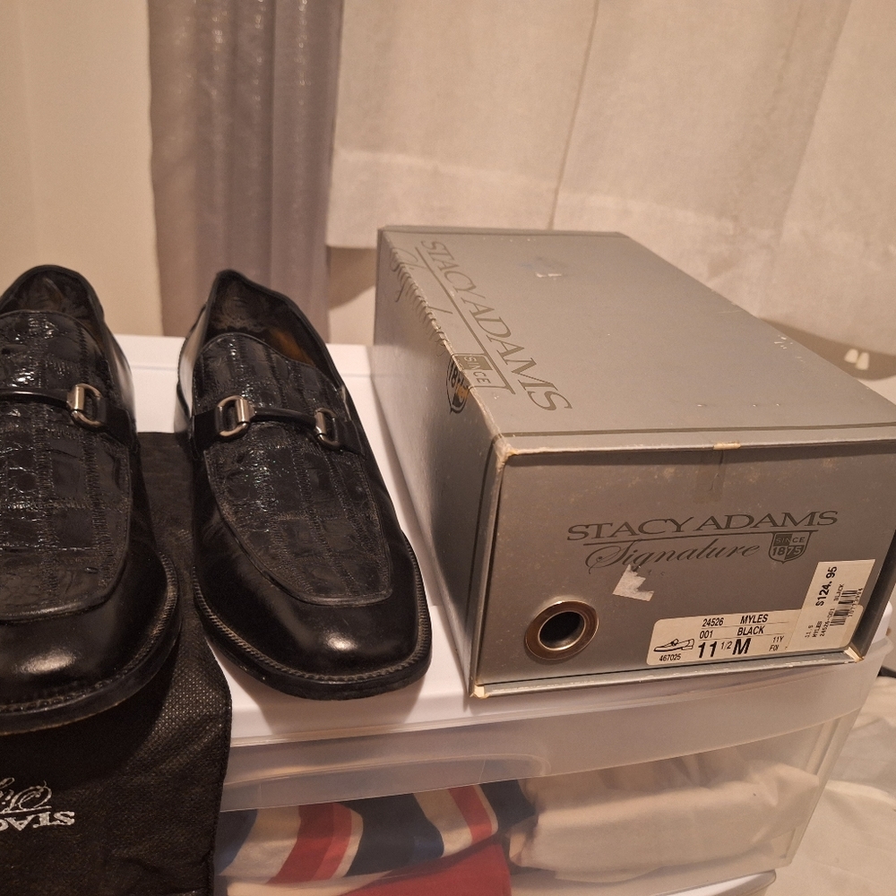 Mens dress shoes